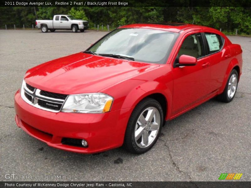 Front 3/4 View of 2011 Avenger Lux