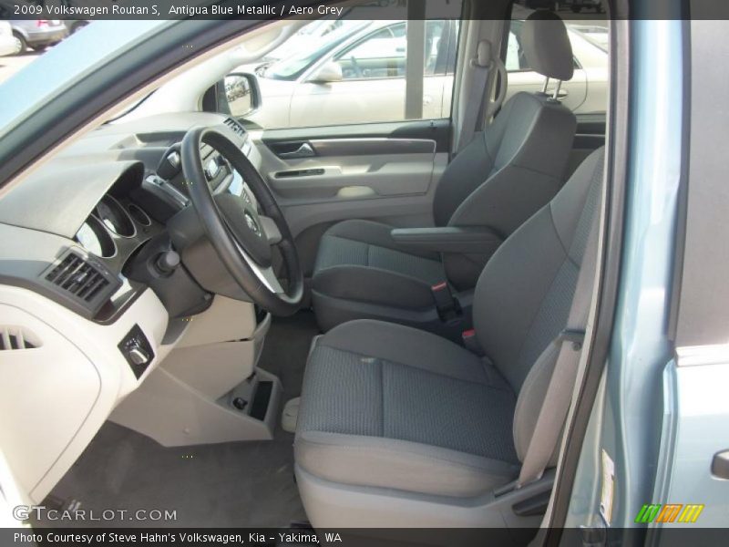  2009 Routan S Aero Grey Interior