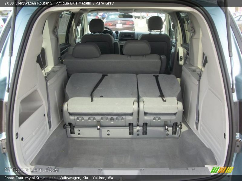  2009 Routan S Trunk
