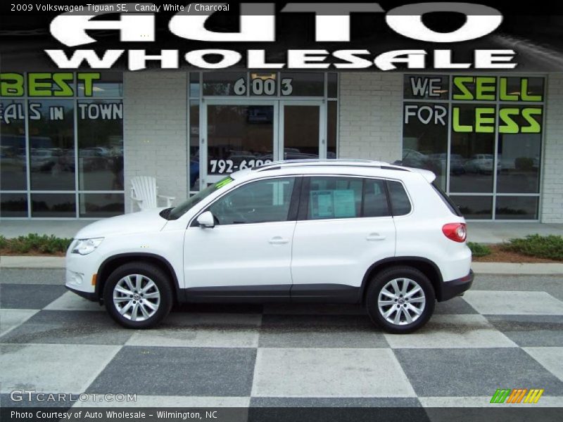 Candy White / Charcoal 2009 Volkswagen Tiguan SE