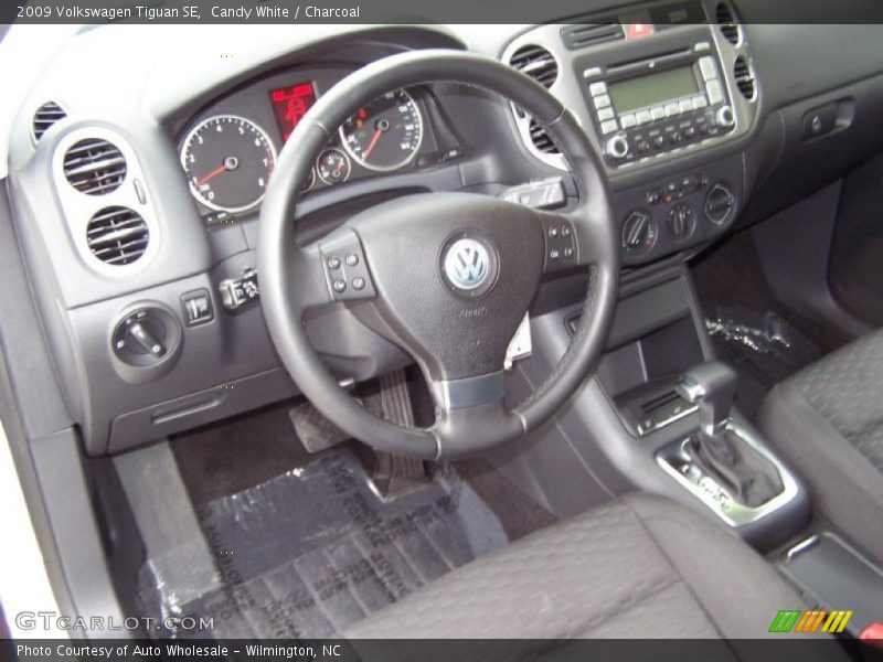 Candy White / Charcoal 2009 Volkswagen Tiguan SE
