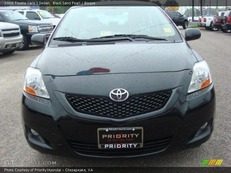 Black Sand Pearl / Bisque 2009 Toyota Yaris S Sedan
