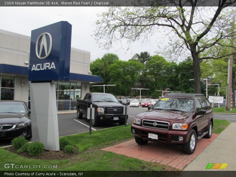 Merlot Red Pearl / Charcoal 2004 Nissan Pathfinder SE 4x4