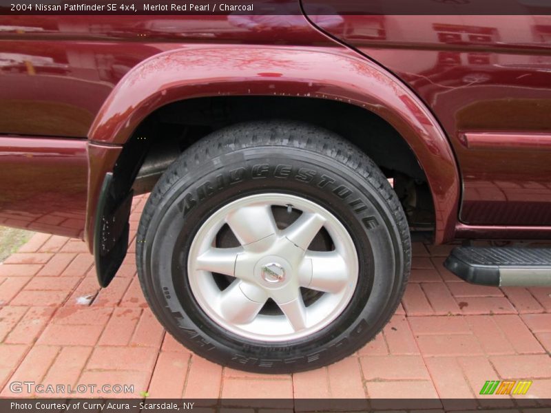 Merlot Red Pearl / Charcoal 2004 Nissan Pathfinder SE 4x4