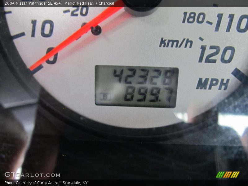 Merlot Red Pearl / Charcoal 2004 Nissan Pathfinder SE 4x4