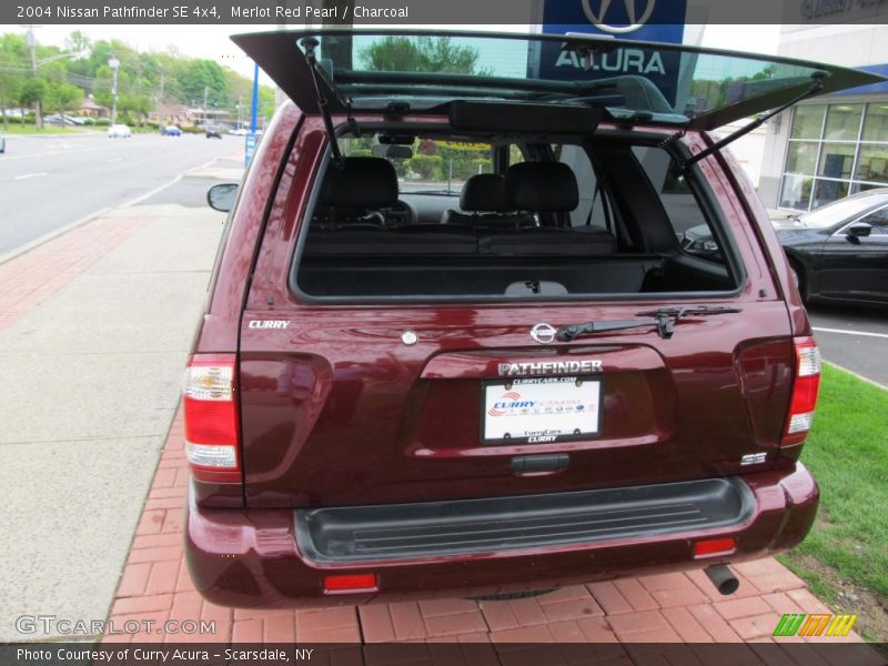 Merlot Red Pearl / Charcoal 2004 Nissan Pathfinder SE 4x4