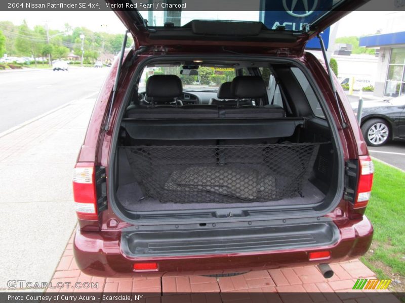 Merlot Red Pearl / Charcoal 2004 Nissan Pathfinder SE 4x4