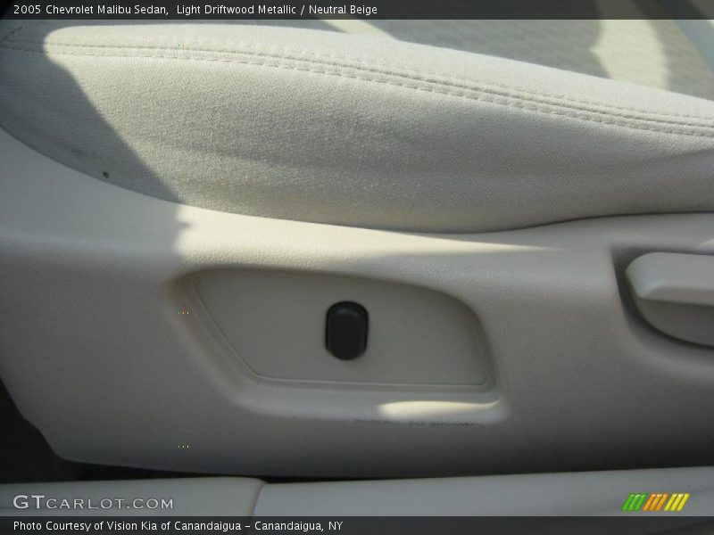 Light Driftwood Metallic / Neutral Beige 2005 Chevrolet Malibu Sedan