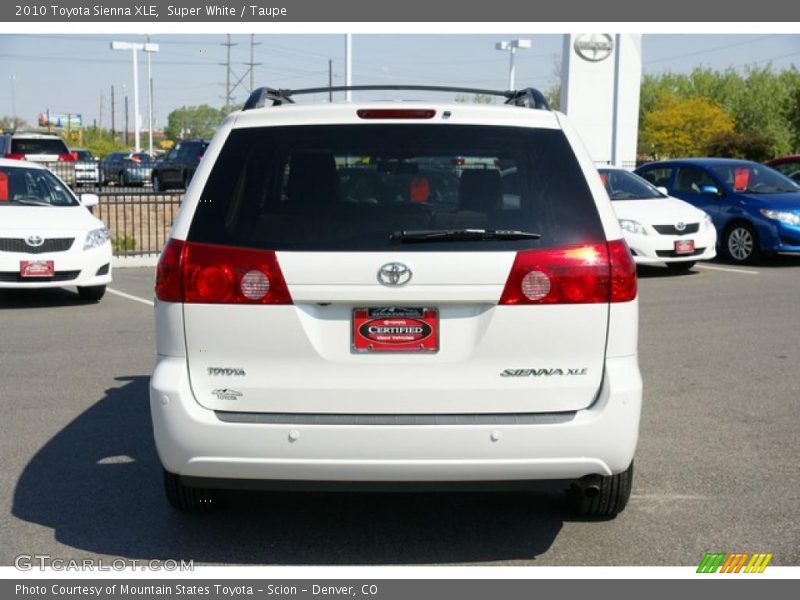 Super White / Taupe 2010 Toyota Sienna XLE