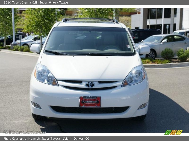 Super White / Taupe 2010 Toyota Sienna XLE