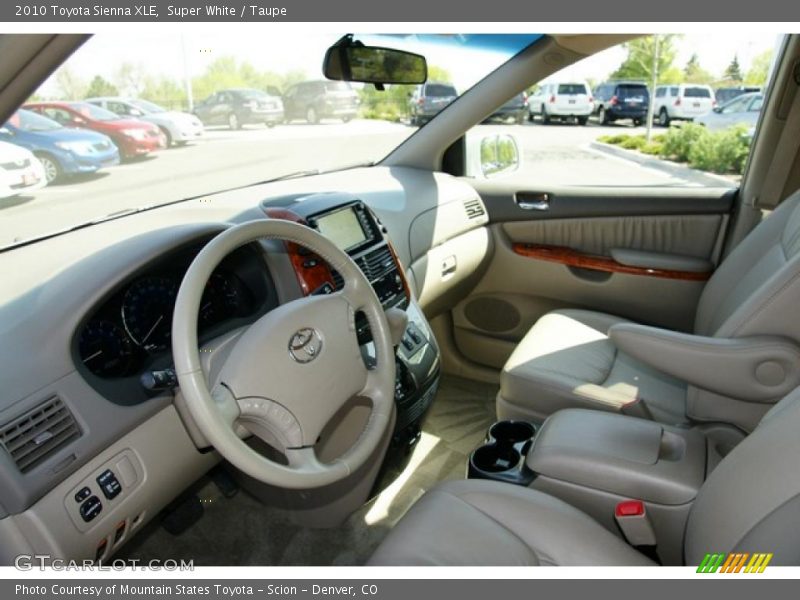 Super White / Taupe 2010 Toyota Sienna XLE