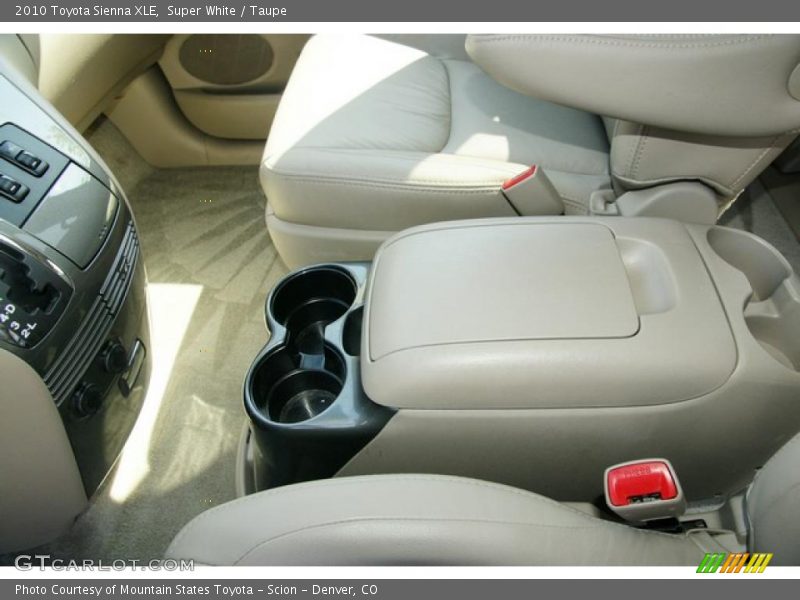 Super White / Taupe 2010 Toyota Sienna XLE