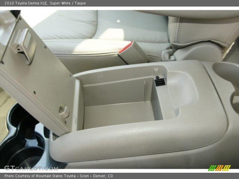 Super White / Taupe 2010 Toyota Sienna XLE