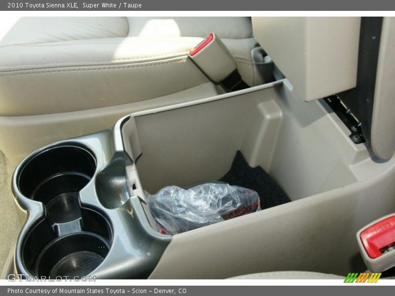 Super White / Taupe 2010 Toyota Sienna XLE