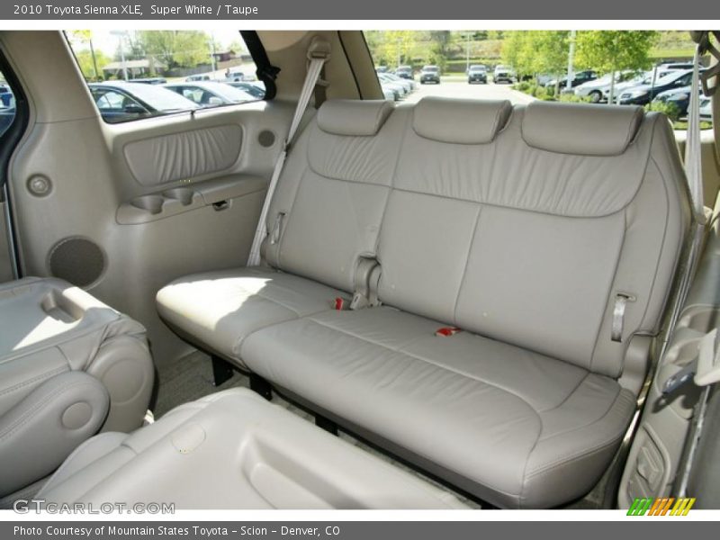 Super White / Taupe 2010 Toyota Sienna XLE