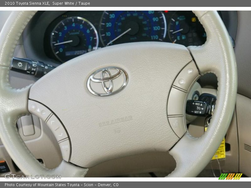 Super White / Taupe 2010 Toyota Sienna XLE