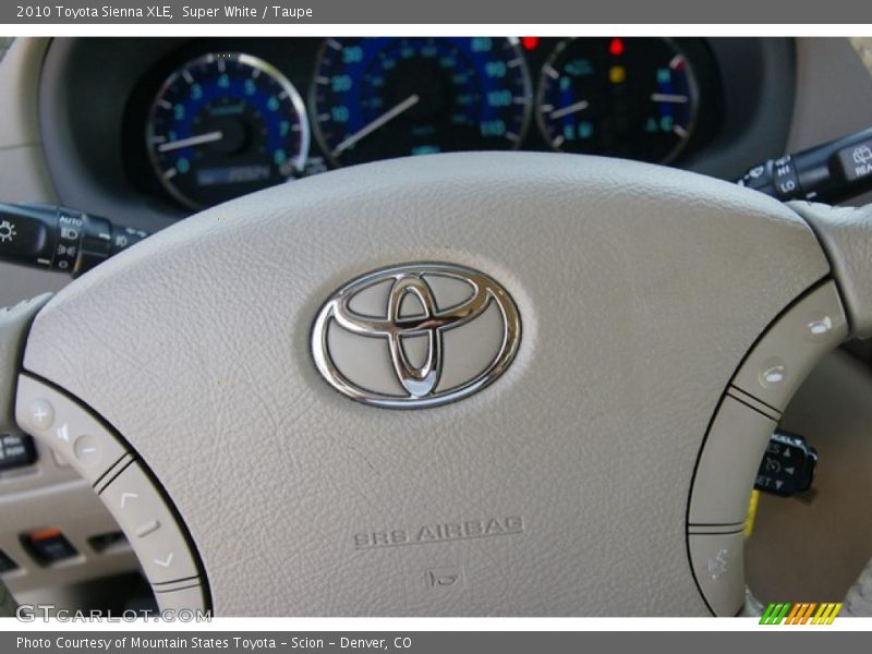 Super White / Taupe 2010 Toyota Sienna XLE