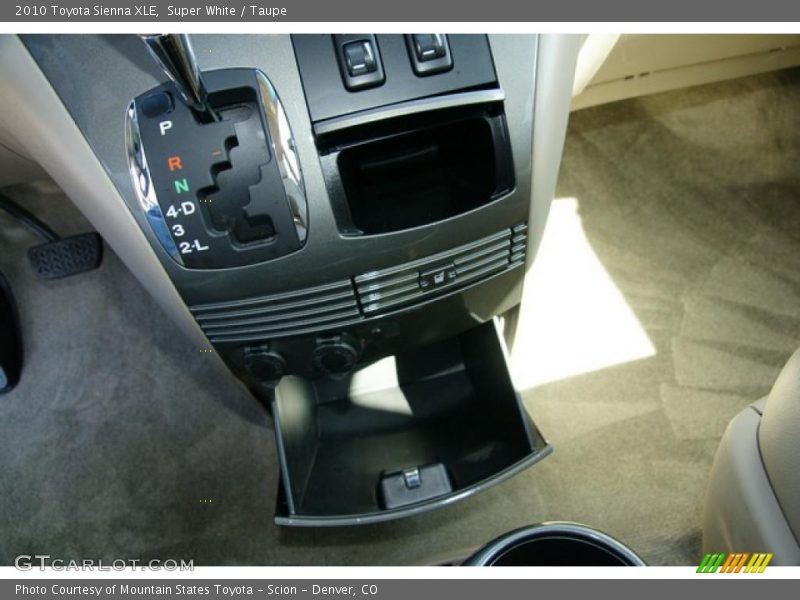 Super White / Taupe 2010 Toyota Sienna XLE