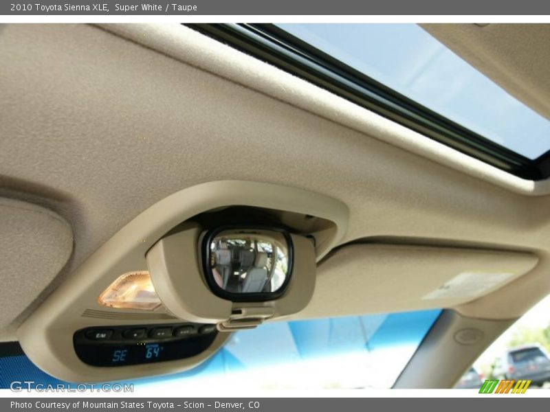 Super White / Taupe 2010 Toyota Sienna XLE