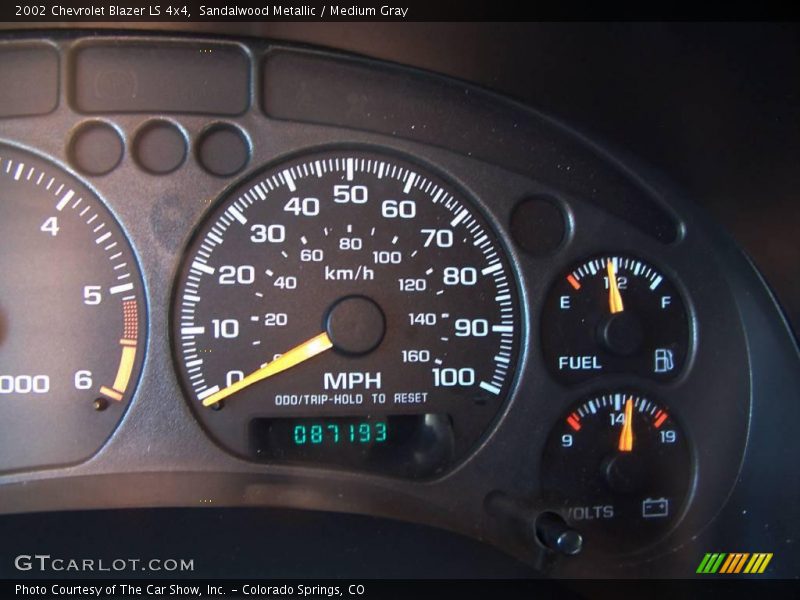 Sandalwood Metallic / Medium Gray 2002 Chevrolet Blazer LS 4x4