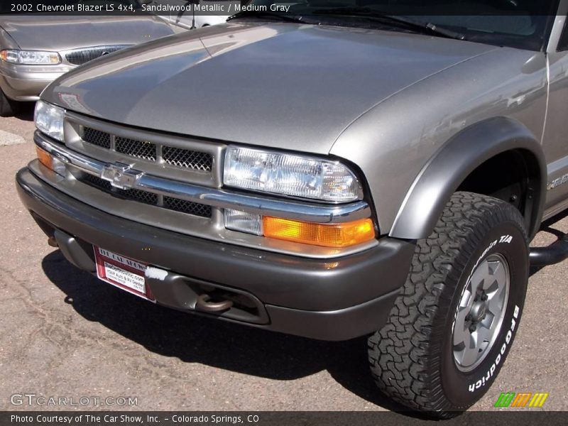 Sandalwood Metallic / Medium Gray 2002 Chevrolet Blazer LS 4x4