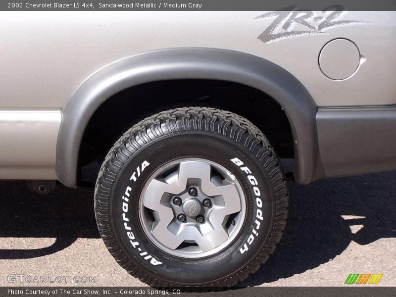 Sandalwood Metallic / Medium Gray 2002 Chevrolet Blazer LS 4x4
