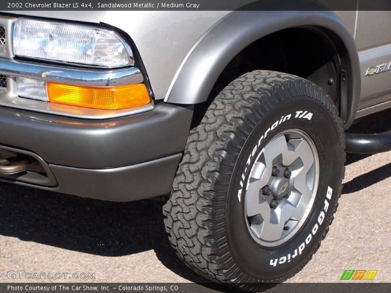 Sandalwood Metallic / Medium Gray 2002 Chevrolet Blazer LS 4x4