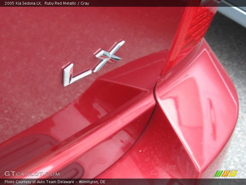 Ruby Red Metallic / Gray 2005 Kia Sedona LX