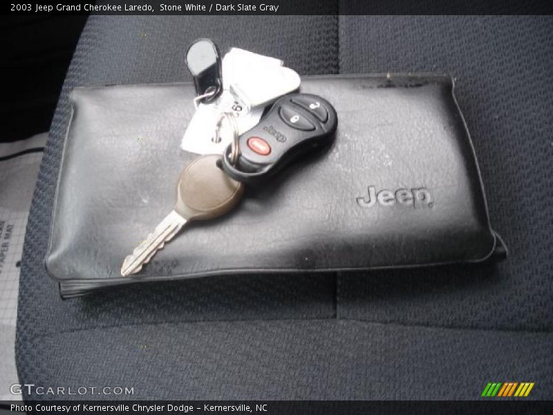 Stone White / Dark Slate Gray 2003 Jeep Grand Cherokee Laredo