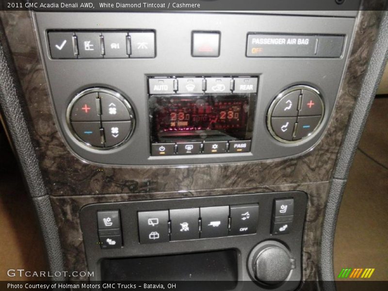 Controls of 2011 Acadia Denali AWD