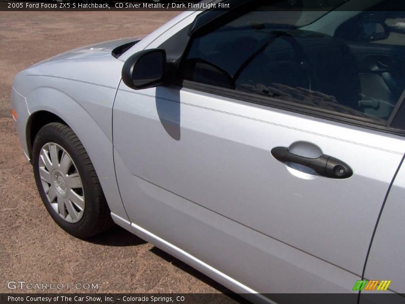 CD Silver Metallic / Dark Flint/Light Flint 2005 Ford Focus ZX5 S Hatchback