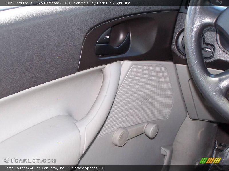CD Silver Metallic / Dark Flint/Light Flint 2005 Ford Focus ZX5 S Hatchback