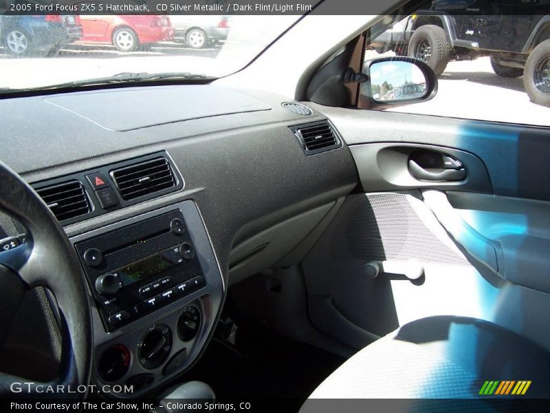 CD Silver Metallic / Dark Flint/Light Flint 2005 Ford Focus ZX5 S Hatchback