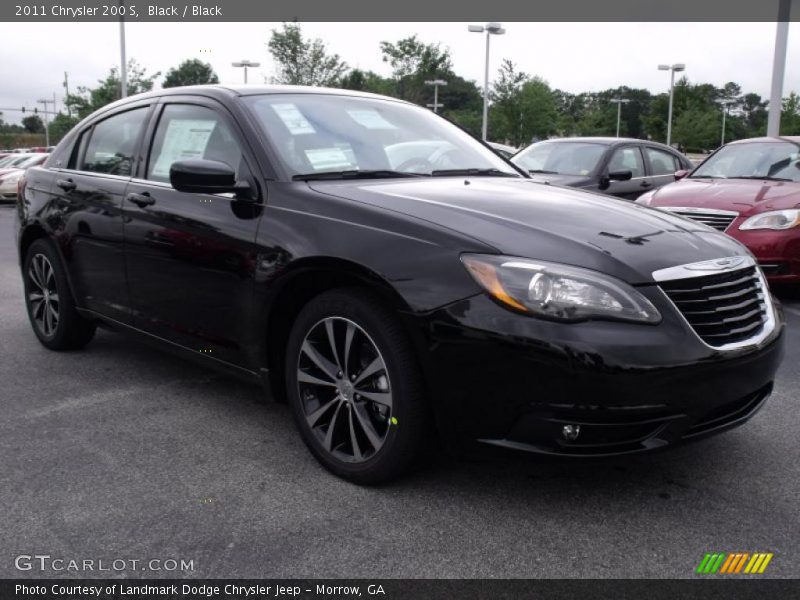 Front 3/4 View of 2011 200 S