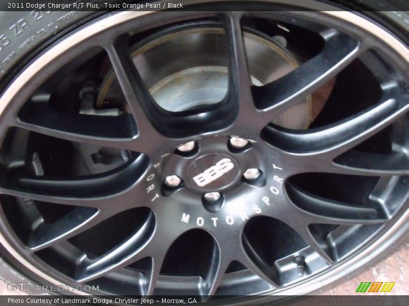 Custom Wheels of 2011 Charger R/T Plus