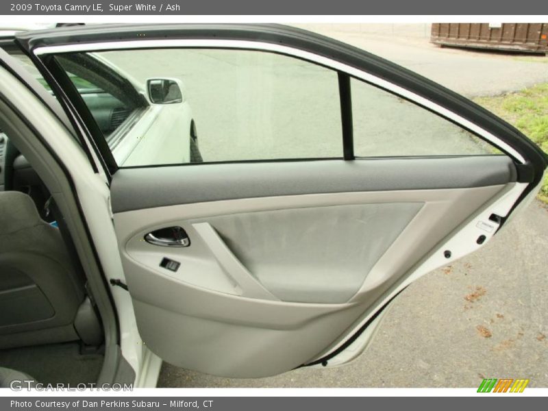 Super White / Ash 2009 Toyota Camry LE