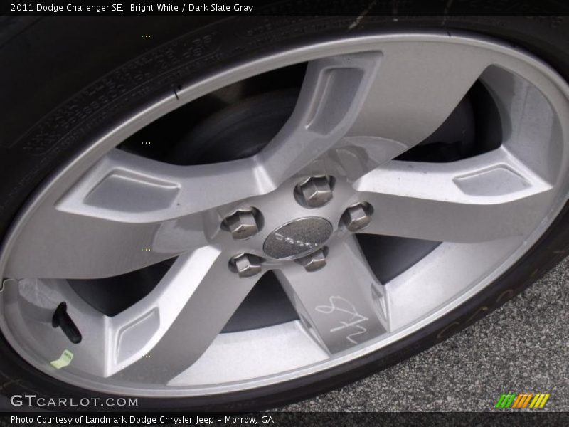 Bright White / Dark Slate Gray 2011 Dodge Challenger SE