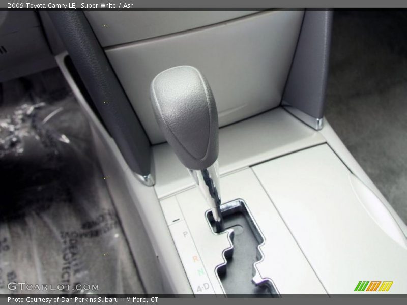 Super White / Ash 2009 Toyota Camry LE