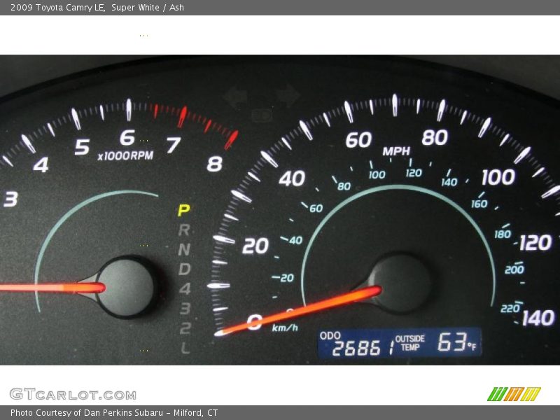 Super White / Ash 2009 Toyota Camry LE