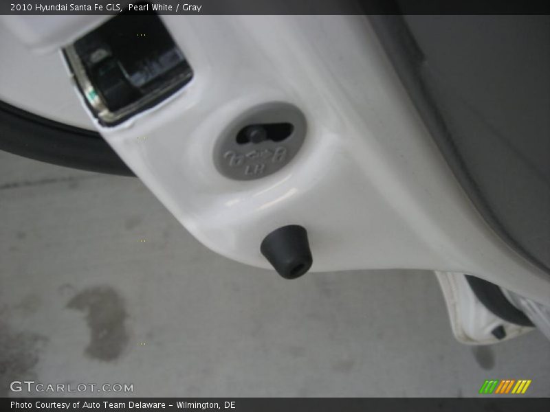 Pearl White / Gray 2010 Hyundai Santa Fe GLS