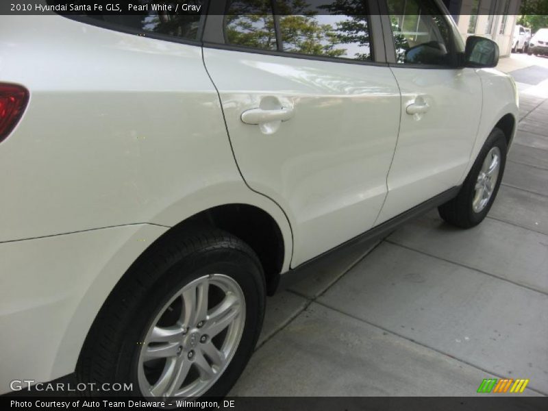 Pearl White / Gray 2010 Hyundai Santa Fe GLS