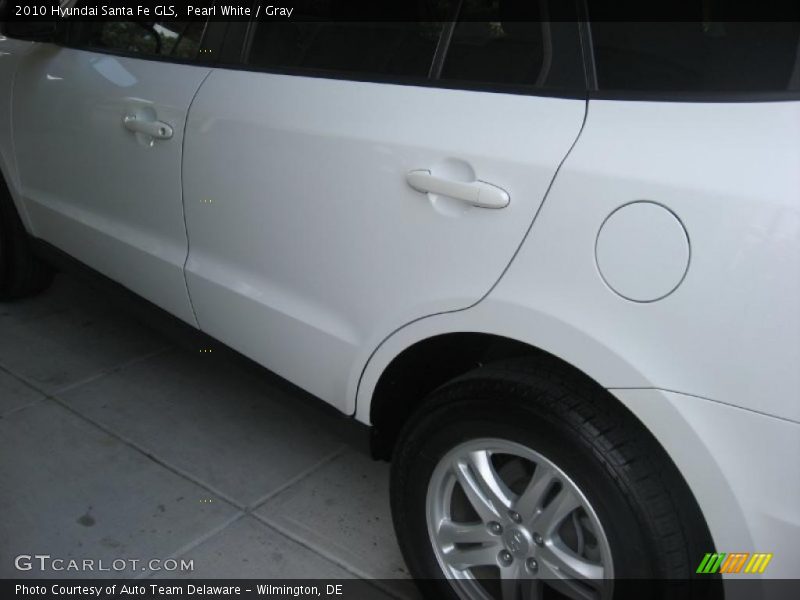Pearl White / Gray 2010 Hyundai Santa Fe GLS