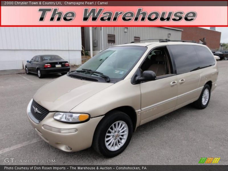 Champagne Pearl / Camel 2000 Chrysler Town & Country LXi