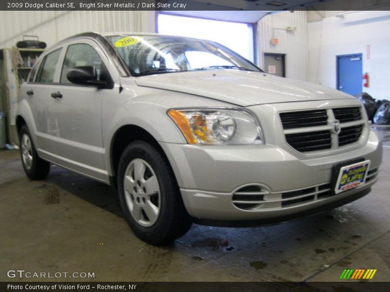 Bright Silver Metallic / Dark Slate Gray 2009 Dodge Caliber SE