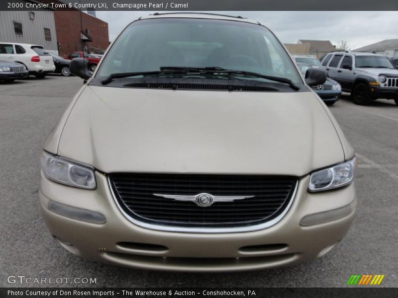 Champagne Pearl / Camel 2000 Chrysler Town & Country LXi