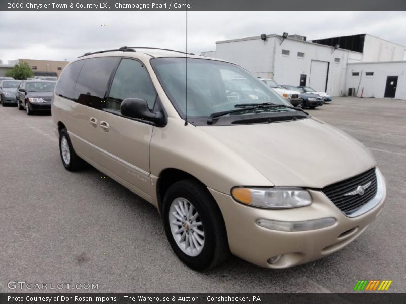 Champagne Pearl / Camel 2000 Chrysler Town & Country LXi
