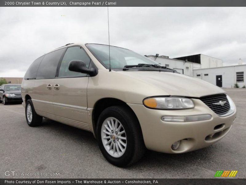Champagne Pearl / Camel 2000 Chrysler Town & Country LXi