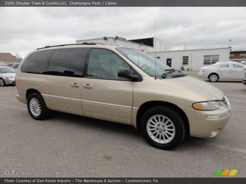 Champagne Pearl / Camel 2000 Chrysler Town & Country LXi