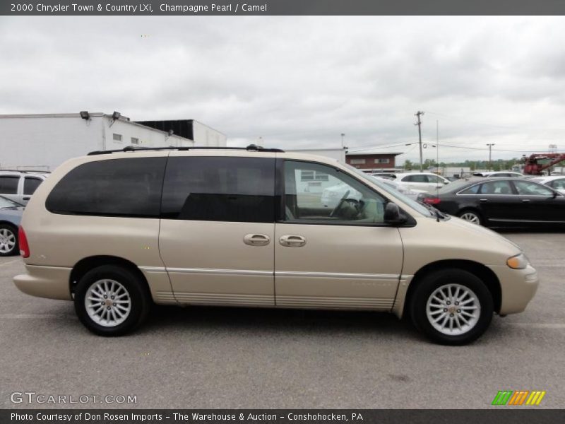 Champagne Pearl / Camel 2000 Chrysler Town & Country LXi