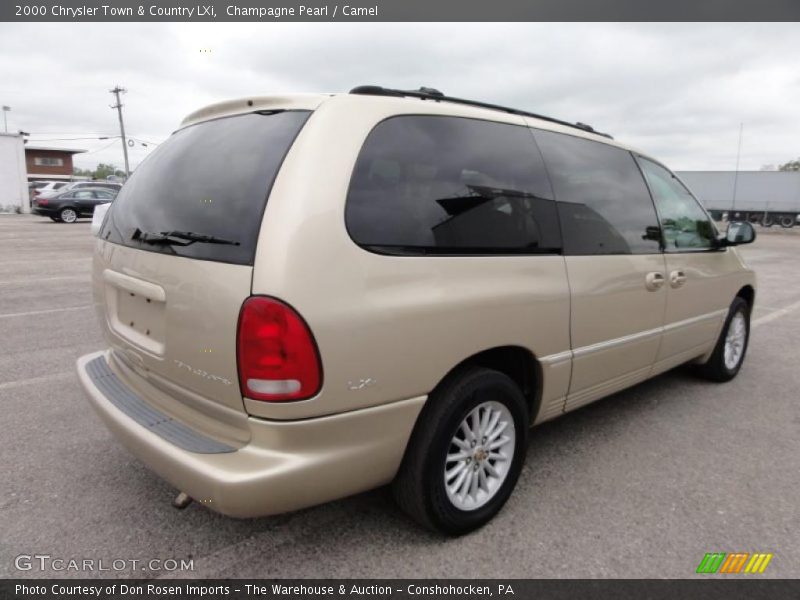 Champagne Pearl / Camel 2000 Chrysler Town & Country LXi